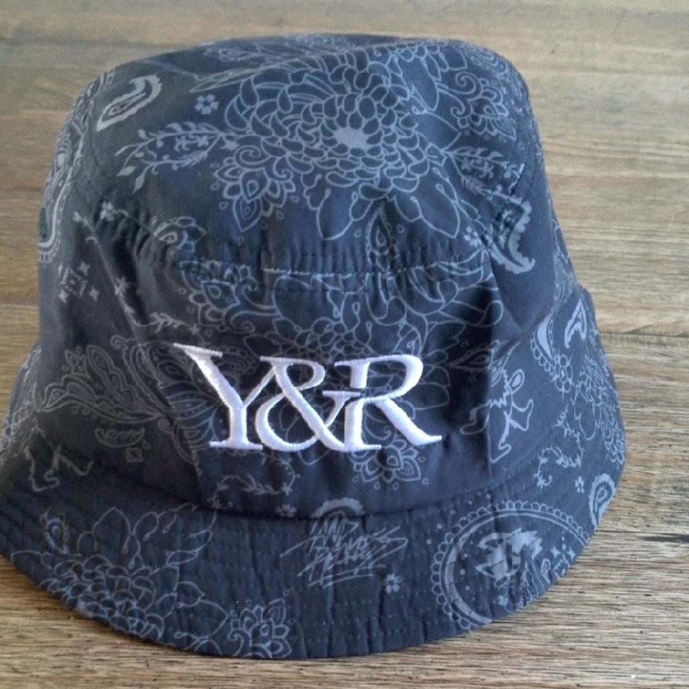 🦋WOMENS Y&R BUCKET HAT🦋